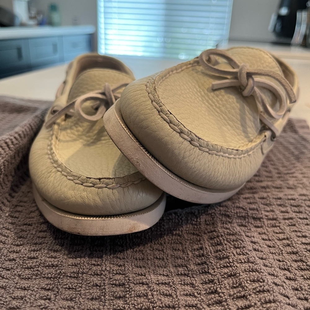 Woman’s 8.5 Authentic Sperry Original 2-Eye. Like newish. Cream/white color - Picture 6 of 7